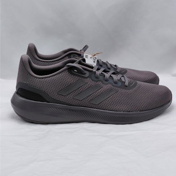 Athletic_Shoes